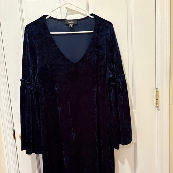 Karen Kane blue crushed velvet v-neck dress with flare sleeves size XL like new - Picture 1 of 6